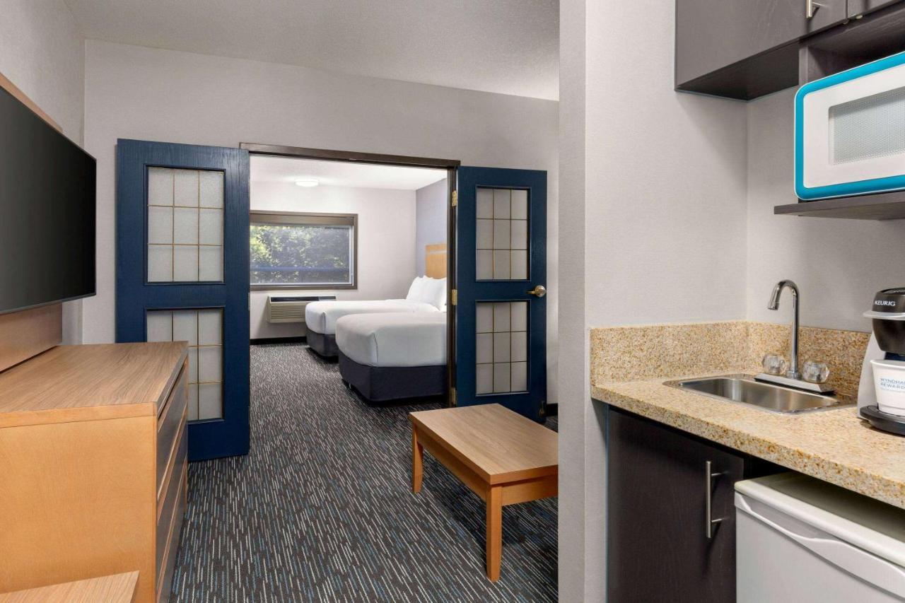 Wingate By Wyndham Lethbridge Hotel Exterior foto