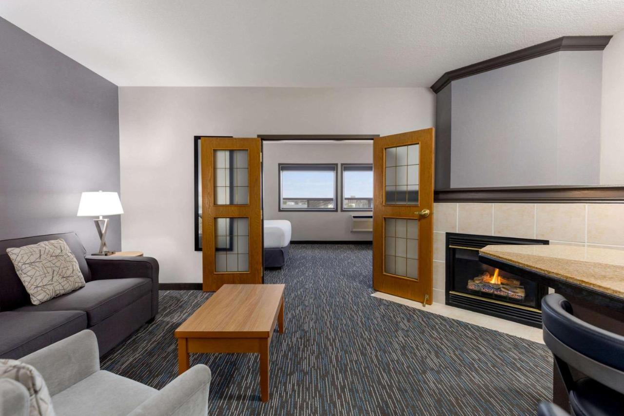 Wingate By Wyndham Lethbridge Hotel Exterior foto