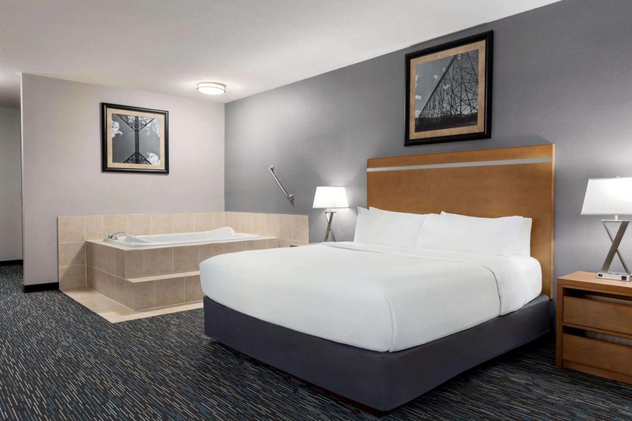 Wingate By Wyndham Lethbridge Hotel Exterior foto