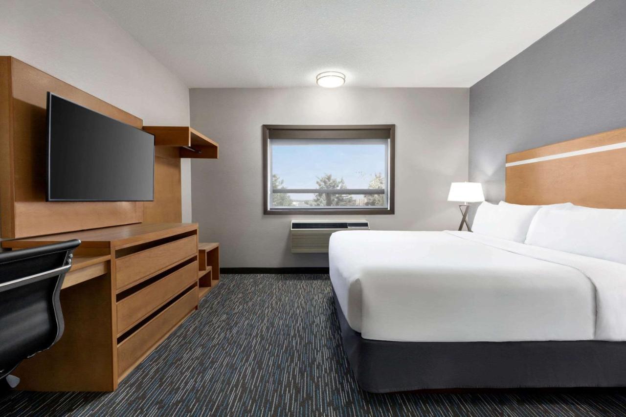 Wingate By Wyndham Lethbridge Hotel Exterior foto