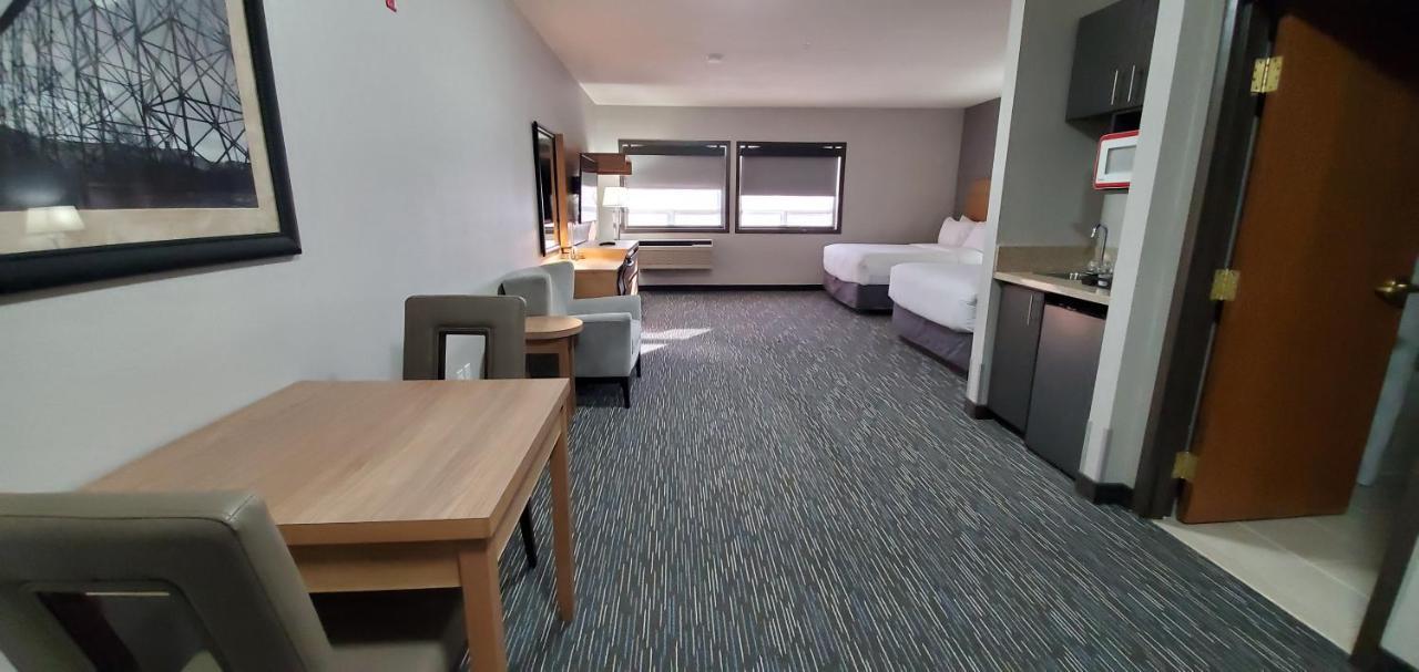 Wingate By Wyndham Lethbridge Hotel Exterior foto